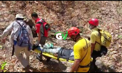 Rescatan hombre al que le cayó una piedra encima cuando combatía incendios en montañas de Nicoya